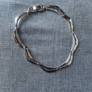 Elegant silver chocker